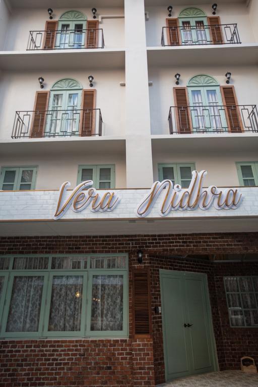 Vera Nidhra - Self Check-In After 6Pm Bangkok Exterior foto